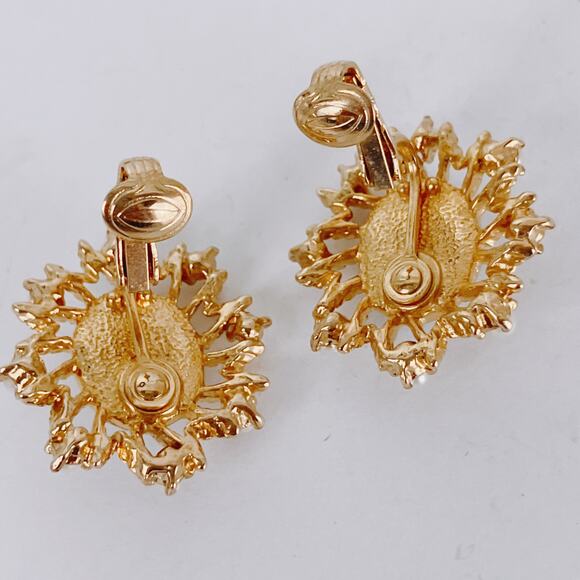 VTG 1960s 1970s Signed Sarah Coventry Mod Faux Pearl Gold Tone Clip On Earrings - Picture 7 of 10